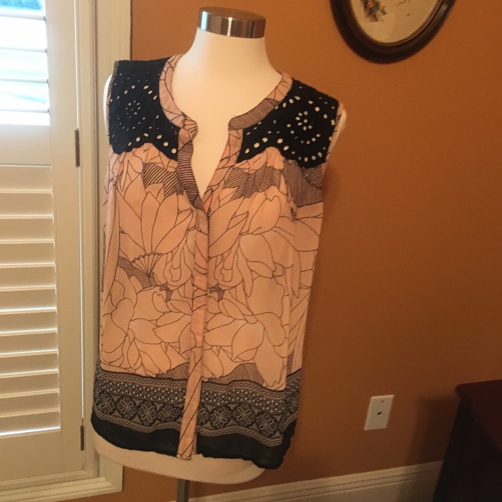 Sleeveless Danielrainn top